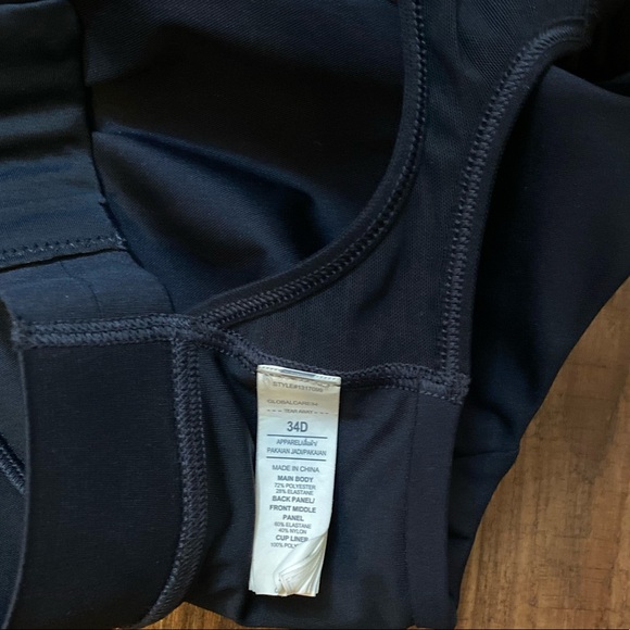 NWOT Under Armour Sports Bra - Picture 13 of 14